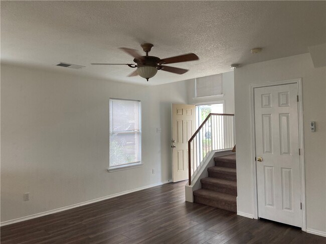 Building Photo - 1205 Dillon Lake Bend