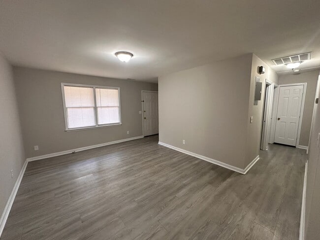 Building Photo - 2 Bedroom Duplex