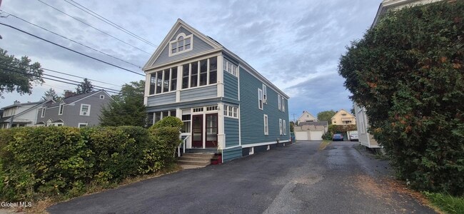 Foto del edificio - 36 Harris Ave