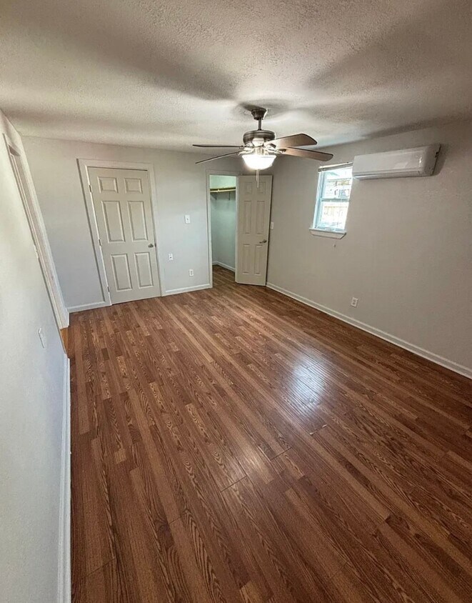 Foto principal - 5520 Menard Ave