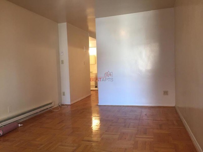 Building Photo - 243 E 81st St