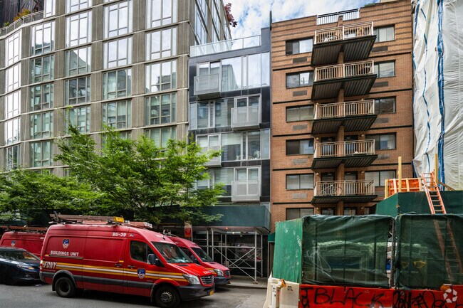 Building Photo - Modern 19