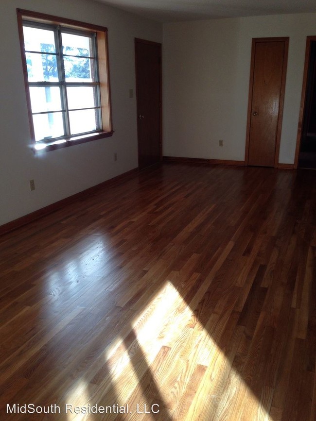 Building Photo - 715 Ray Bluff Rd