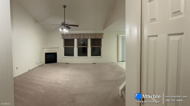 Building Photo - 3 br, 2.5 bath Townhome - 467 Canterbury Ln