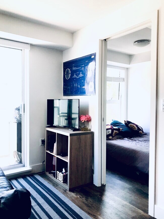 Photo du bâtiment - Bright West End 1.5-Bed with Rooftop Patio & Balcony