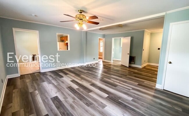 Building Photo - 5008 Golfview Dr