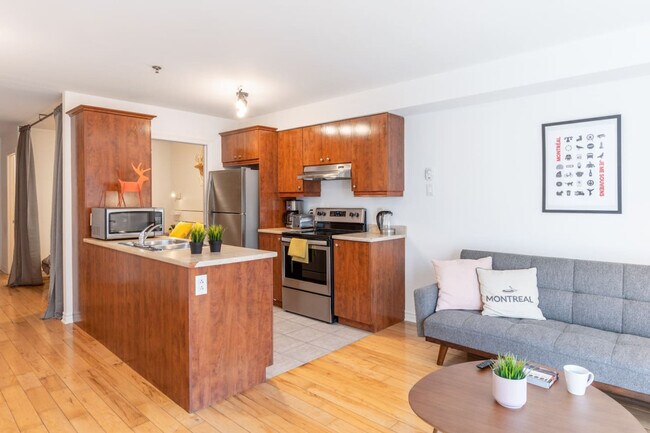 Building Photo - 1407 Rue Aylwin