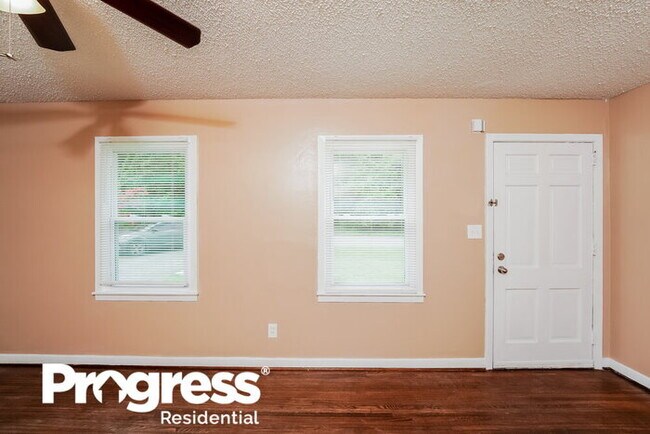 Foto del edificio - 948 Edwards Lake Rd