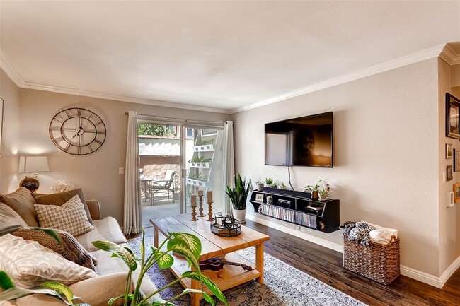 Foto del edificio - 7160 Shoreline Dr