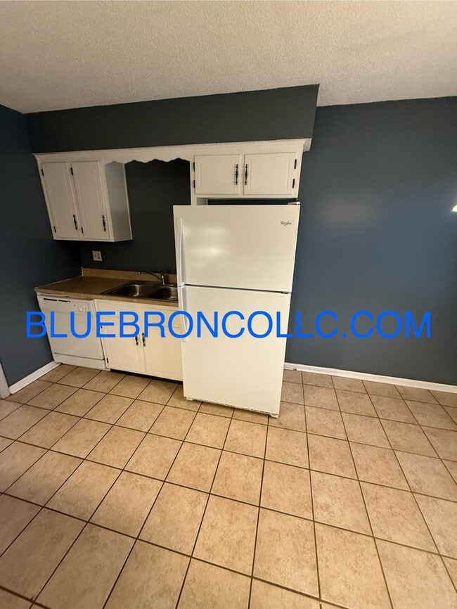 Foto del edificio - 1507 NE White Dr