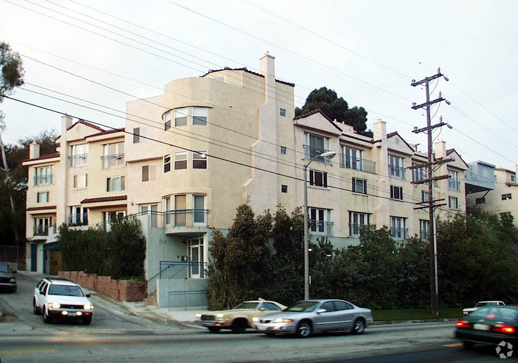Barham/Hollywood Hills Apartments Los Angeles, CA