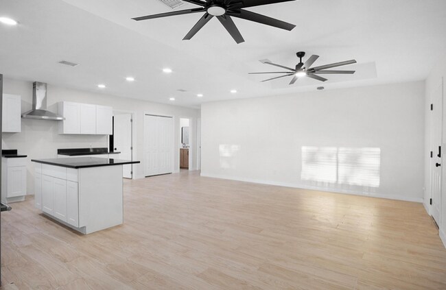 Building Photo - 1196 Halpern St
