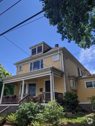 Building Photo - 1704 Southeast Ankeny Street