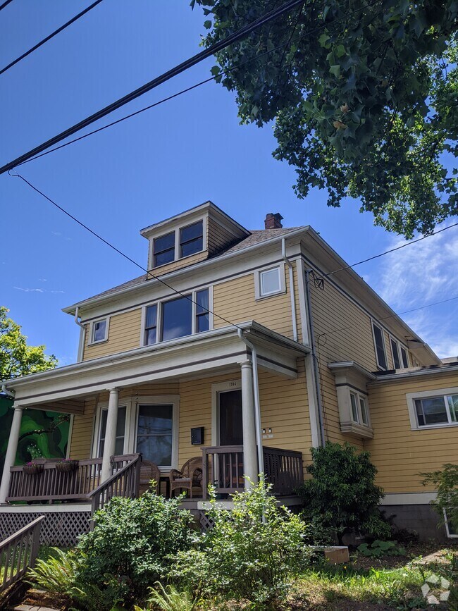 Building Photo - 1704 Southeast Ankeny Street