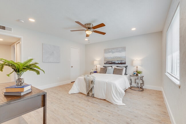 Building Photo - 3805 Longmeadow Way
