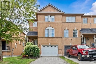 Building Photo - 2561 Gill Crescent