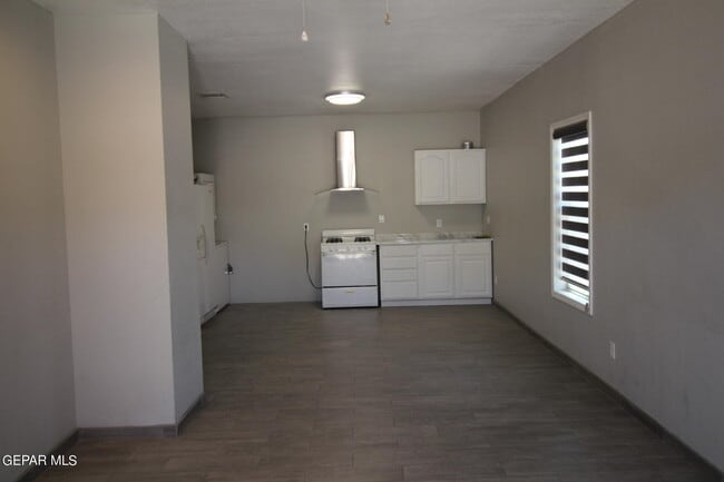 Foto del edificio - 8636 Leo Street