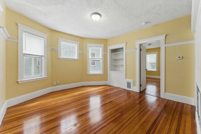 Building Photo - 17 Hillsboro St