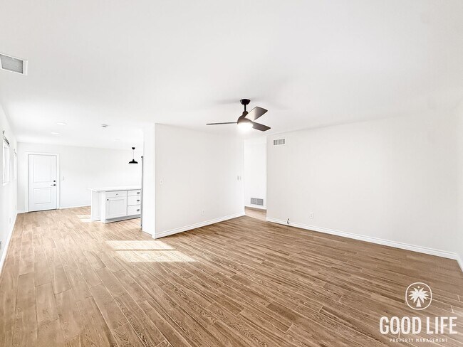 Foto del edificio - Upgraded 3BR/2BA Home with Garage, Driveway & Large Backyard – Paradise Hills!