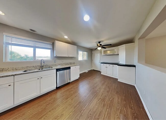 Building Photo - 387 Helena Cir