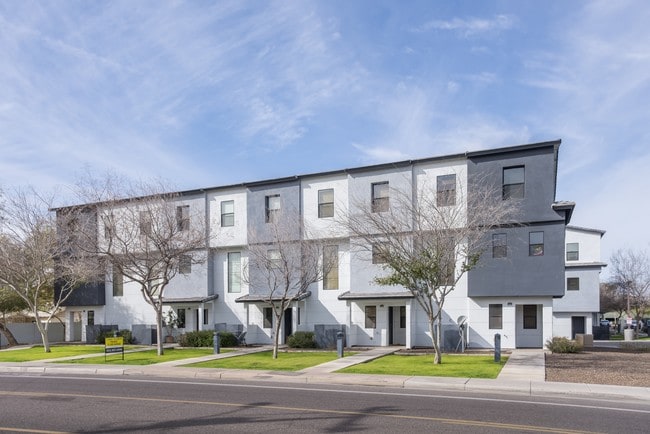 Dolce Villagio Townhomes Apartments Tempe, AZ