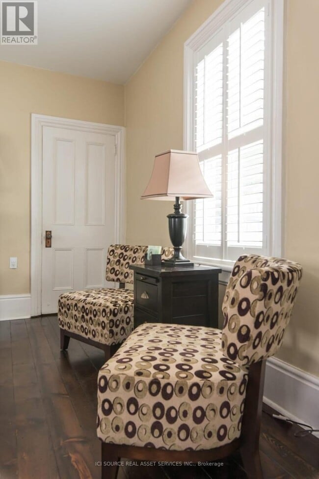 Building Photo - 455 Nelson Ave