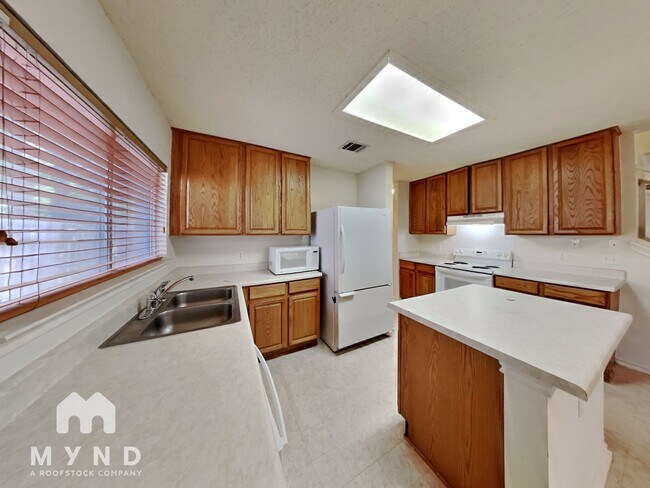 Building Photo - 205 Covala Dr