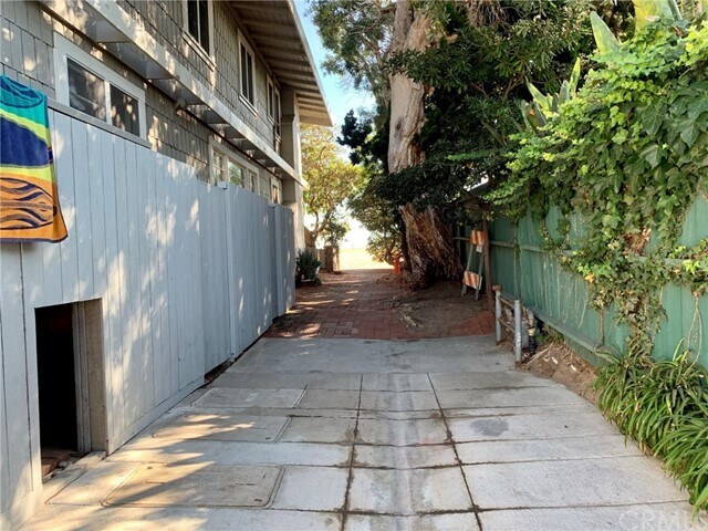 Primary Photo - 621 W Balboa Blvd