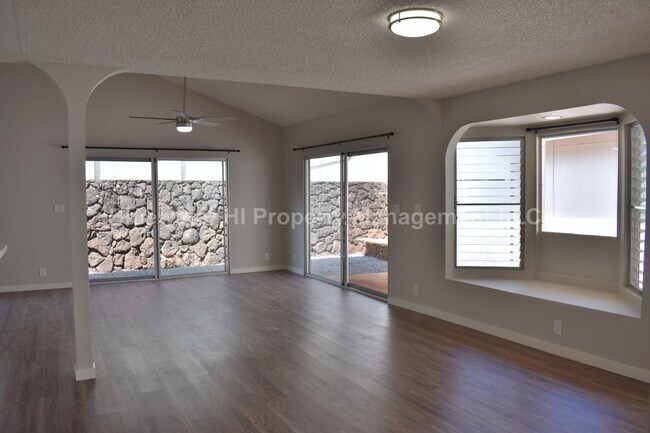 Foto del edificio - Renovated Single Level 3/2 w/ garage Waipi...
