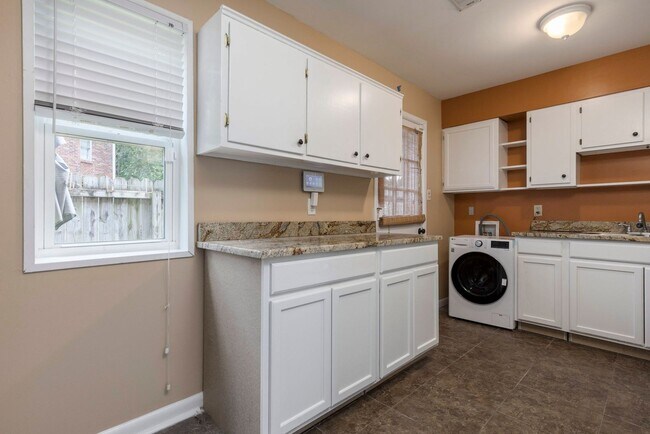 Foto del edificio - 3412 Taylorsville Rd