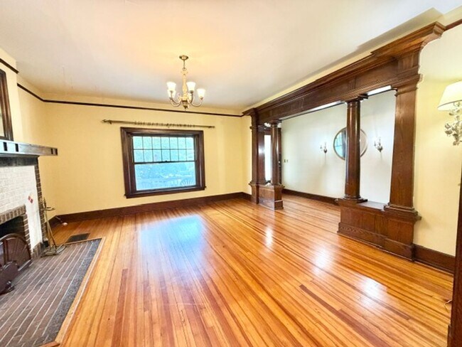 Foto del edificio - 2027 Murray Ave