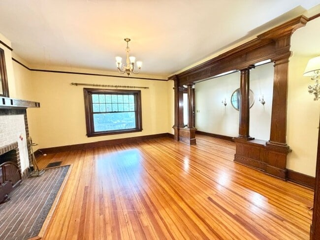 Building Photo - 2027 Murray Ave