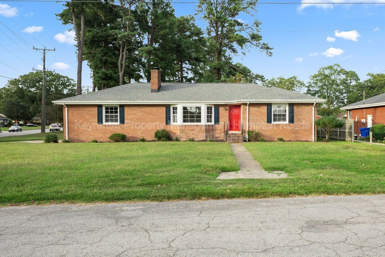 Photo - 4900 Briarwood Ln