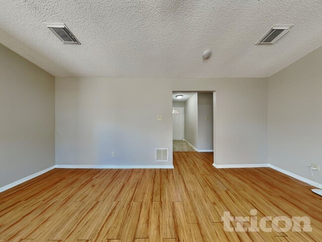 Building Photo - 1911 Deaf Smith Dr