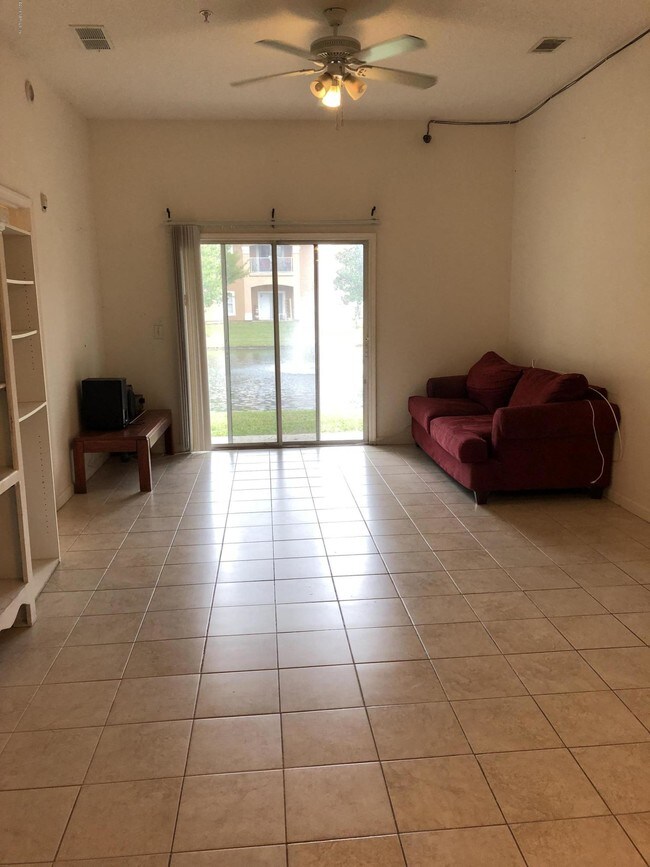 Building Photo - 9575 Amarante Cir