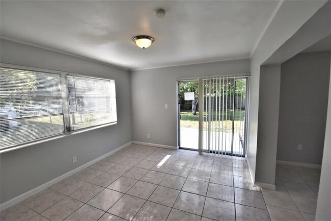 Foto del edificio - 4871 NW 1st Ct