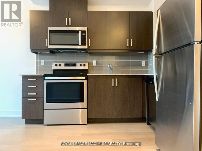 Building Photo - 1486 Bathurst St