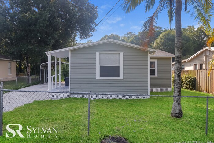 Primary Photo - Sweet 4BR 1BA Home