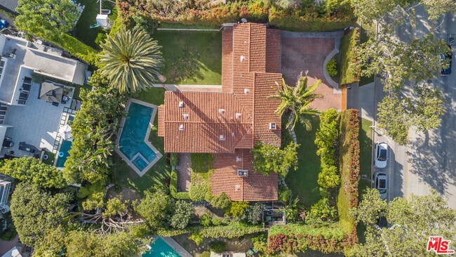 Building Photo - 221 S Beverly Glen Blvd