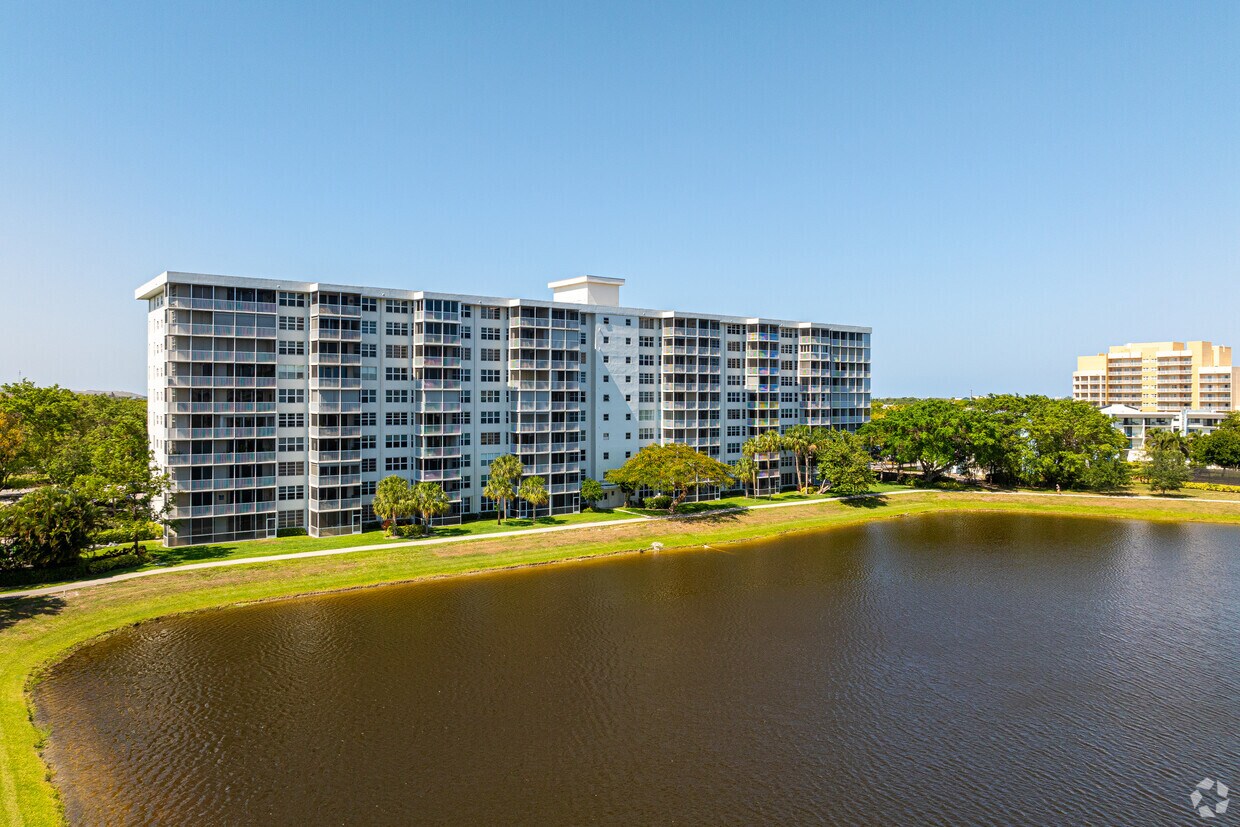 Building Photo - Palm-Aire Building 53