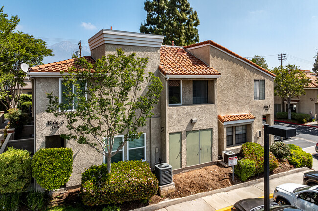 Building Photo - Villa Paloma
