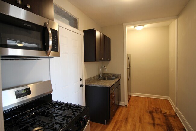 Foto del edificio - 2 Bed / 1 Bath Rehabbed Apartment in Hermosa near Fullerton Bus, Restaurants & Shopping. Updated ...