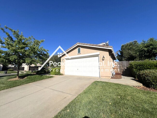 Building Photo - Very Nice 3bd/2.5ba Mather House with 2 Ca...