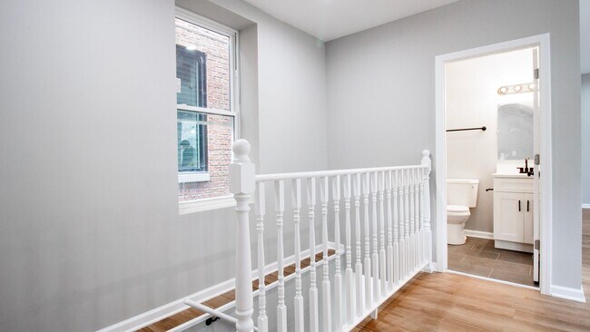 Foto del edificio - Amazing 4-bed Duplex by UIC