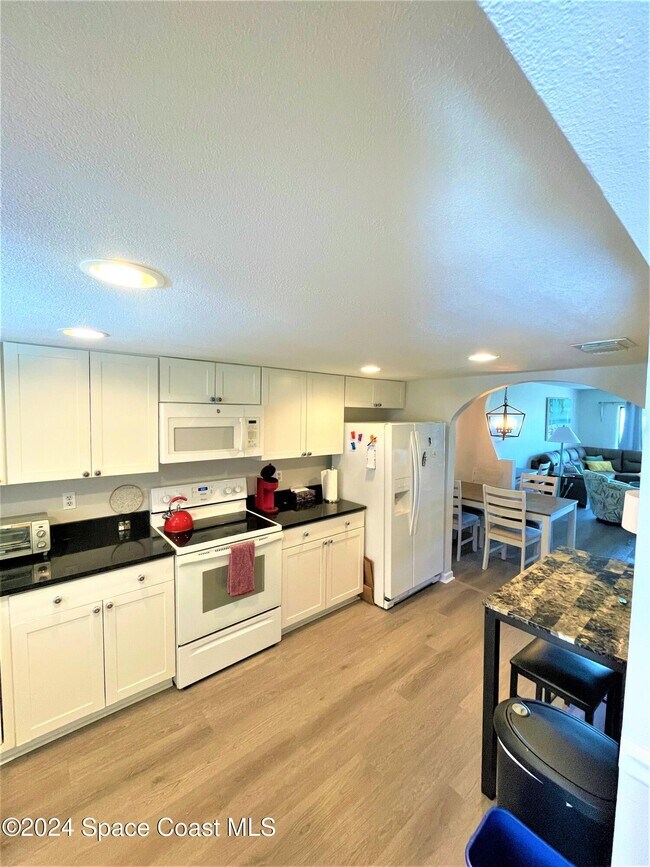 Foto del edificio - 5807 N Atlantic Ave