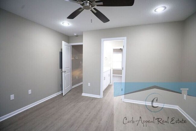 Foto del edificio - First month move in special $950!! Luxury 2 bed 2 bath apartment - brand new construction!! Washe...