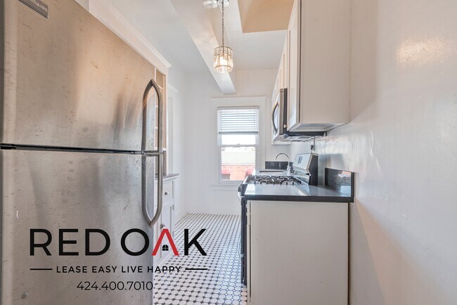 Foto del edificio - ~2 Months FREE~ Unique One Bedroom with Cu...