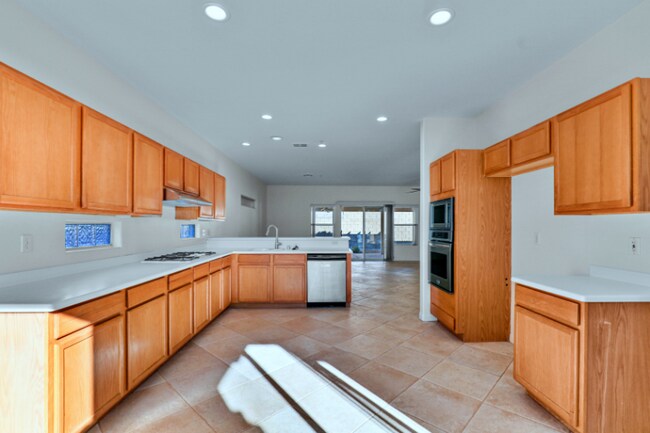 Foto del edificio - 74082 Daisy Ln