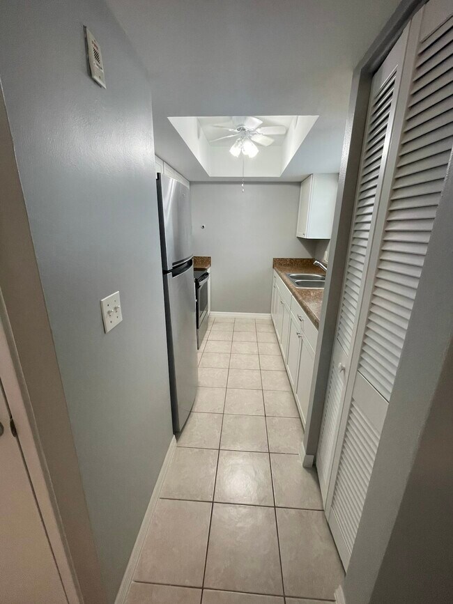 Foto del edificio - 1433 South Belcher Road, Unit C-11