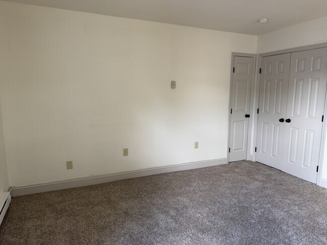 Foto del edificio - 617 Short Rd